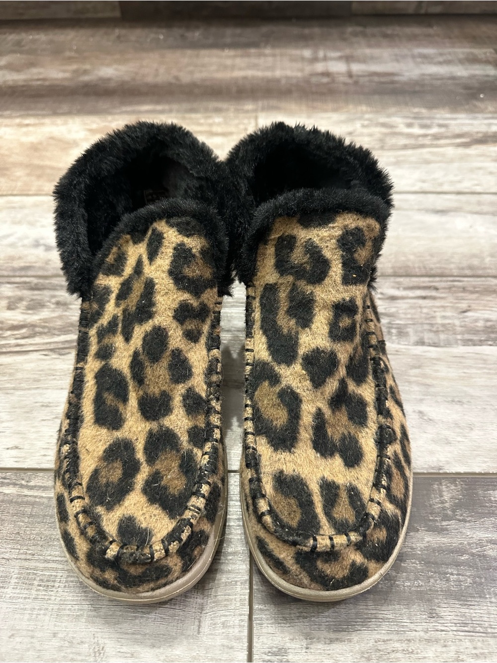 Hey Dude Leopard Print Faux Fur Slip-On Women’s Booties - Tan & Black - Picture 2 of 10